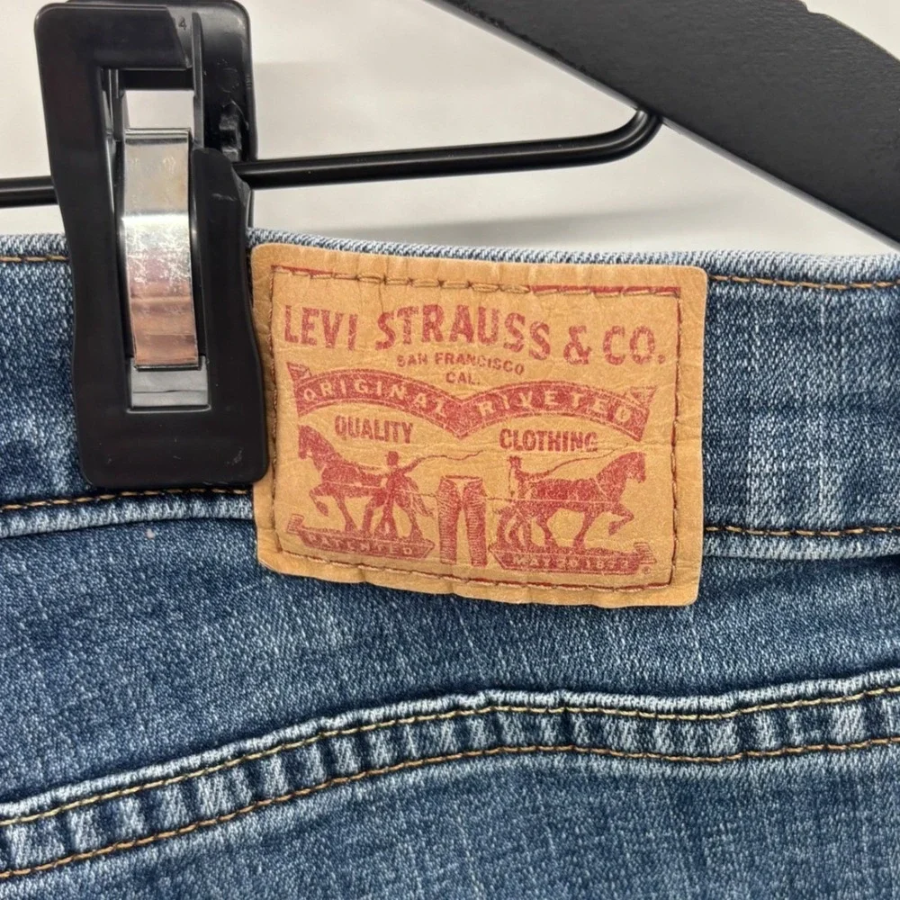 Levi Strauss & Co Mens‎ 32x34 Classic Bootcut Jeans Medium Wash Blue 39252-0002